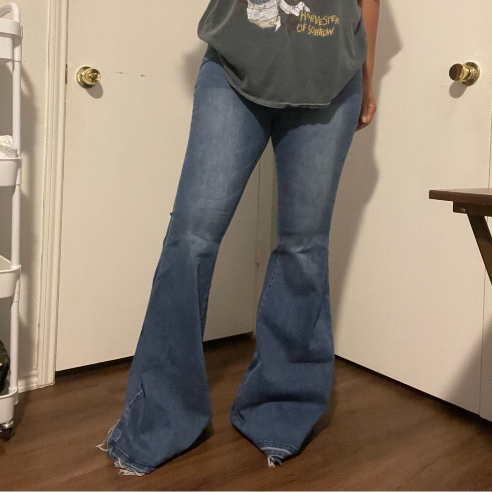 Fashion nova high bellbottoms jeans. Tall girl I’m 5’10